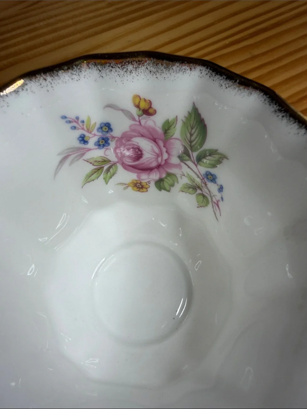 Vintage Elizabethan Fine Bone China Teacup & Saucer Jacobean Pattern